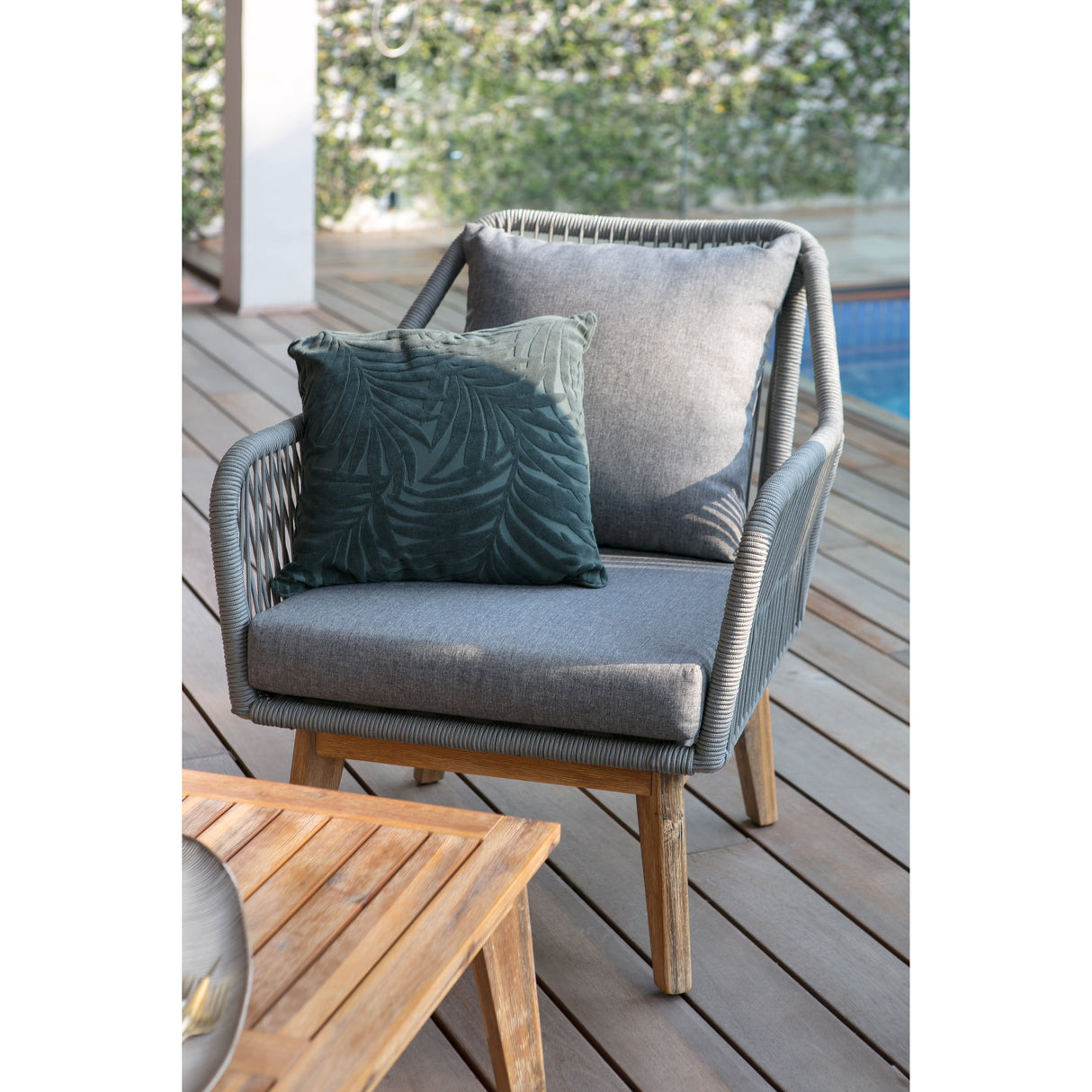 Noah Outdoor Furniture Set